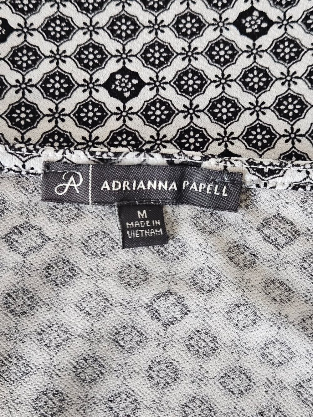 Adrianna Papell 3/4 Sleeve V-Neck Top - Picture 8 of 9